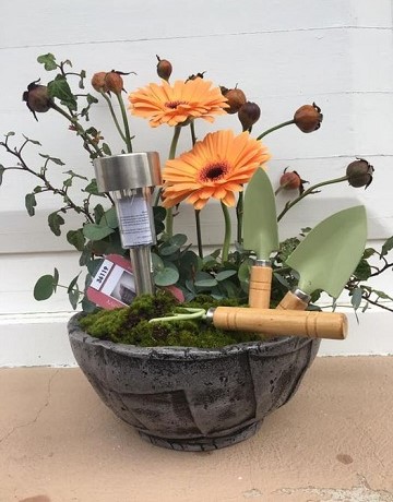 Marpital tegla za cvijeće aranžirana za poklon