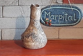 Vaza ukrasni predmet reljefna