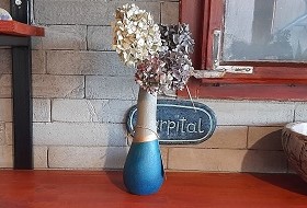 Vaza ukrasni predmet sivoplava