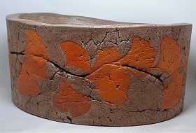 Ukrasna ovalna tegla sa narančastim listovima Ginka