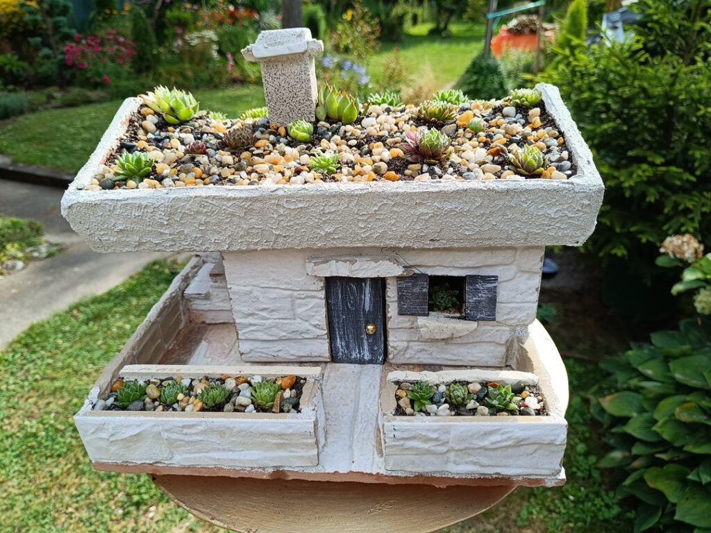 Cvjetni dom Mediteran plus sivo bijeli