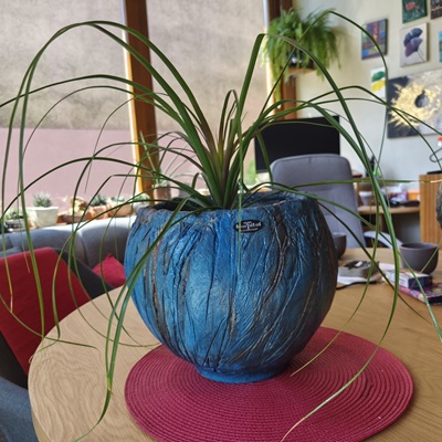 Roma tegla za cvijeće prošarana plava